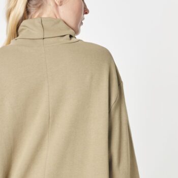 Beżowa bluza damska: idealny wybór dla minimalistów.